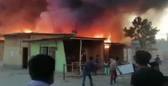 Un incendio arrasa decenas de viviendas en Perú