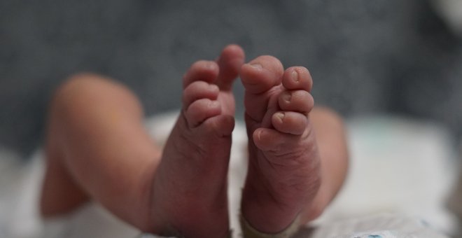 Una mujer reclama tres millones de euros por haber sido intercambiada por otra niña al nacer