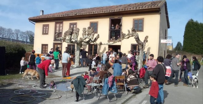 L'Apiaderu remata'l branu con una marcha al Pozu Funeres y delles actividaes socioculturales