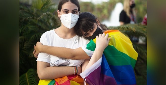"Una denuncia falsa no borra todas las agresiones": las redes se vuelcan contra la homofobia tras el cambio de versión del joven de Malasaña