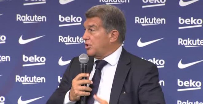 Laporta ratifica a Koeman en la presentación de Luuk de Jong