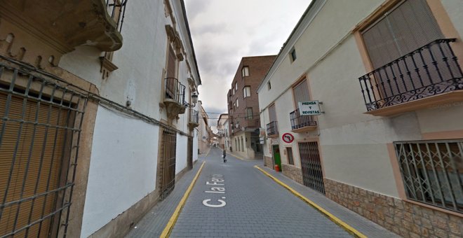 Rescatan de un incendio a una mujer atrapada en el tejado de su edificio cuando huía de las llamas