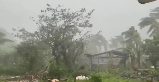 Un fuerte tifón azota Filipinas