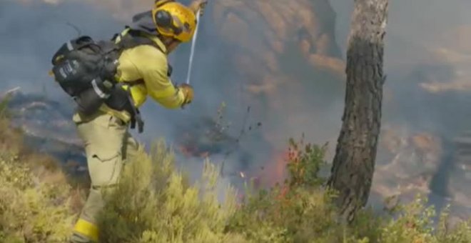 Máxima tensión en Sierra Bermeja por la reactivación del incendio que ya ha quemado más de seis mil hectáreas