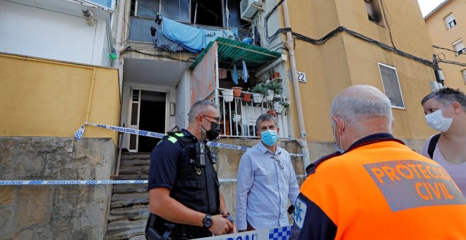 Una mujer muere y 18 personas resultan heridas en un incendio de un piso en Barcelona