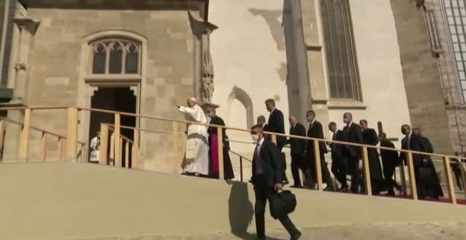 El Papa Francisco dice ante el clero eslovaco que la iglesia no es una fortaleza