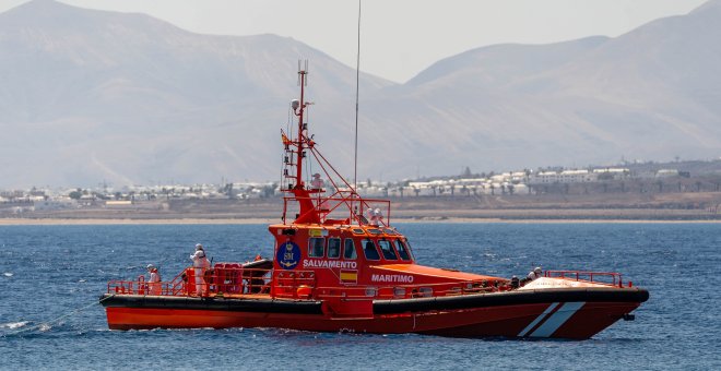 Salvamento Marítimo rescata una patera con 25 migrantes en aguas de Canarias