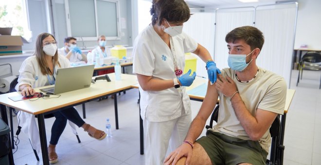 Sanidad notifica 3.261 contagios y 155 muertes mientras la incidencia baja hasta los 109 casos