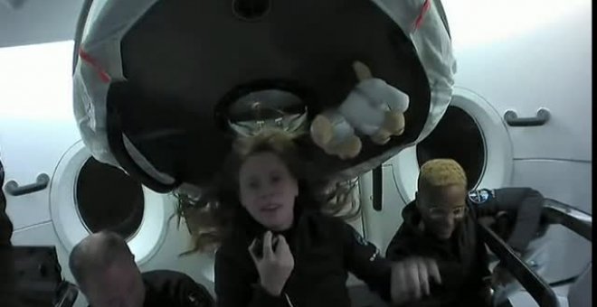 La primera tripulación de civiles de SpaceX disfruta a lo grande del paseo espacial