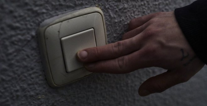 El precio de la luz bajará este domingo un 36% hasta su precio más bajo desde agosto