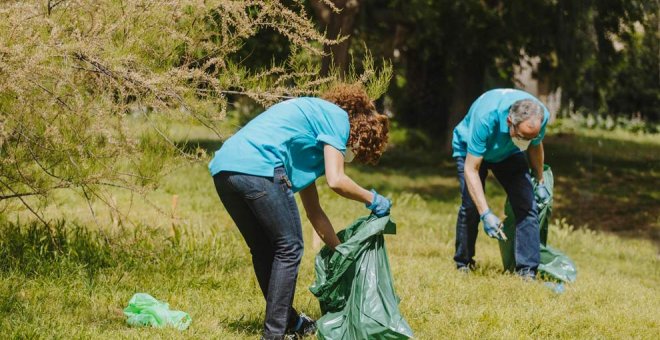 Voluntarios de CaixaBank en Cantabria recogen 48 kilos de residuos en zonas naturales