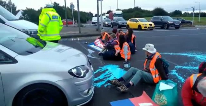Manifestantes climáticos cortan la autopista M25 de Londres por cuarta vez en una semana