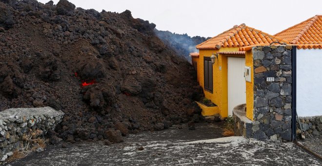 El volcán de La Palma erupciona y provoca una evacuación masiva