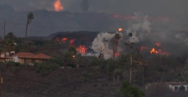 Segunda noche de temblores y erupciones en La Palma