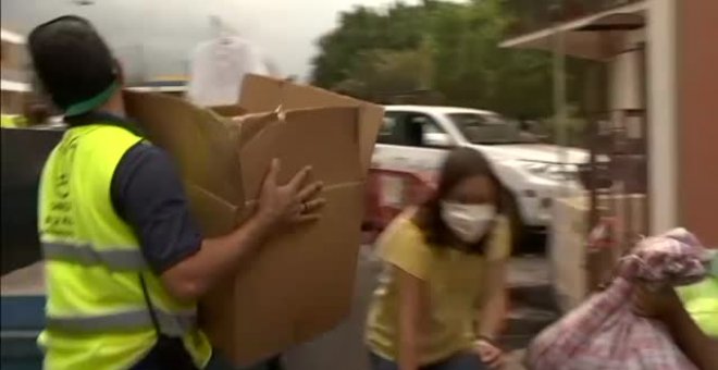 Los vecinos vacían sus casas en Todoque ante la llegada inminente de la lava