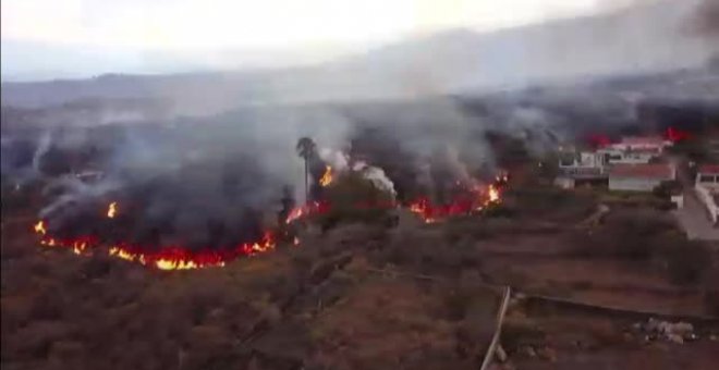 Los drones captan el avance imparable de la lava