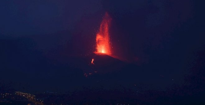 "No lo pueden evitar, Madrid como referencia para todo": críticas a TVE por usar el parque de El Retiro como medida del magma del volcán de La Palma