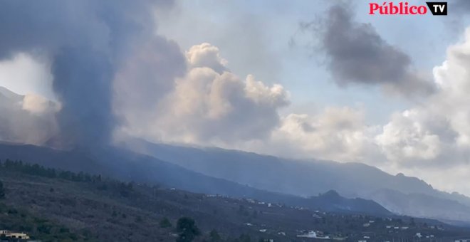 Así se ve la columna de cenizas desde Tajuya, en La Palma
