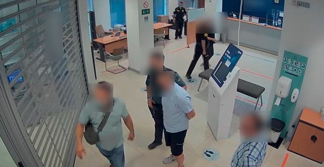 Un guardia civil fuera de servicio frustra el robo de 170.000 euros de un banco en Almansa