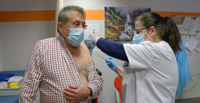 Castilla-La Mancha propone extender la tercera dosis de la vacuna al conjunto de las personas mayores