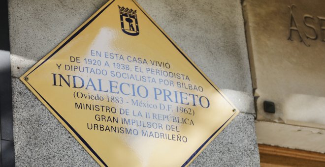 El TSJM pide al Ayuntamiento de Madrid retirar las placas de Prieto y Largo Caballero