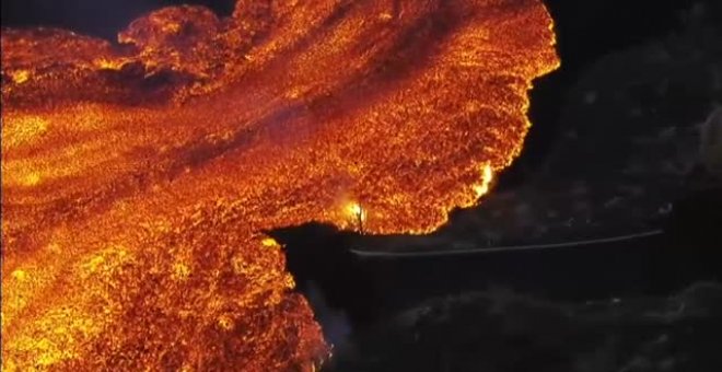 Noche de ríos de lava en La Palma