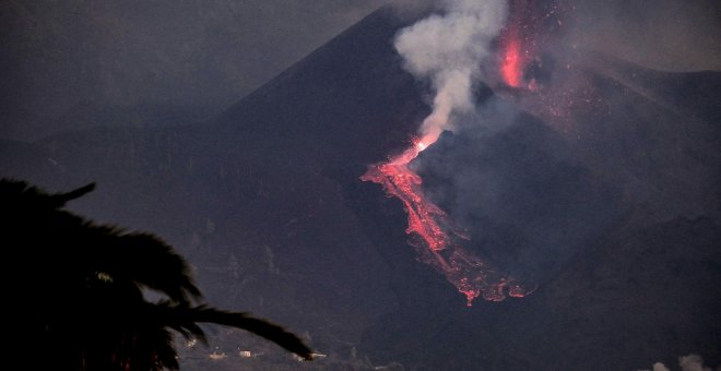 Volcán de La Palma, imagen en directo | El volcán recupera con fuerza su expulsión de lava