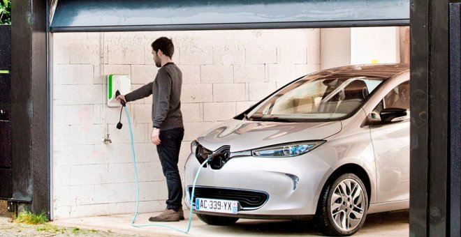 La escasez de combustibles dispara la búsqueda de coches eléctricos en Reino Unido