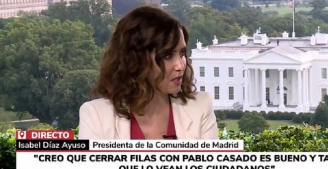 "Pues os habría quedado genial en Las Vistillas": mucho cachondeo con la entrevista de Telemadrid a Ayuso con la Casa Blanca de fondo