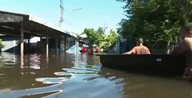 Al menos siete personas han muerto y otra está desaparecida después de las inundaciones de la semana pasada en Tailandia