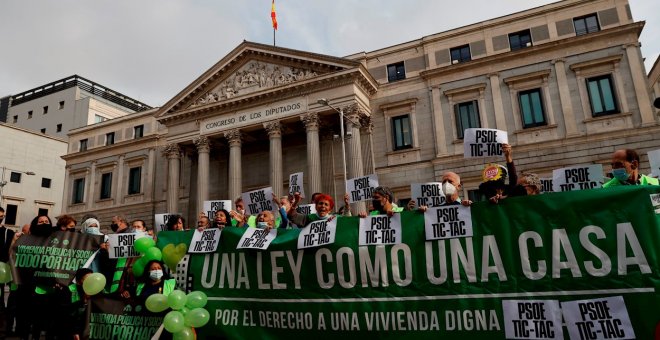 Sindicatos y colectivos redoblan la presión para acorralar al PSOE por el "bloqueo" de la ley de vivienda