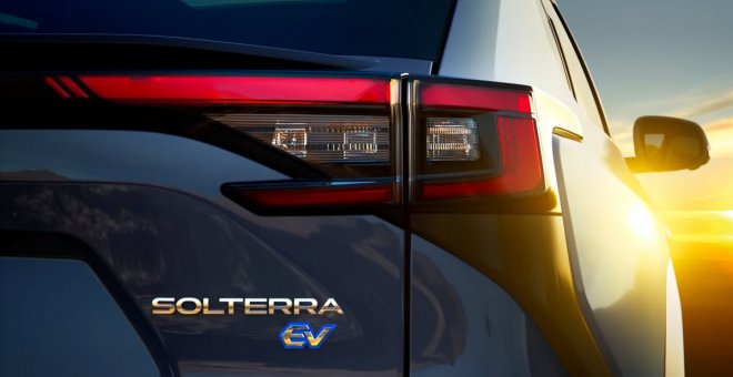 Subaru Solterra, un primer vistazo al interior del SUV eléctrico japonés