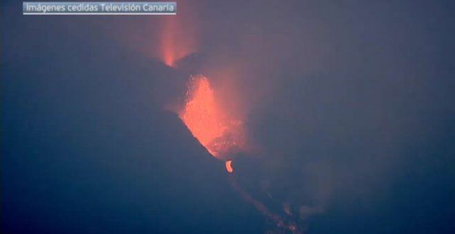 Dos nuevas coladas de lava avanzan imparables en La Palma