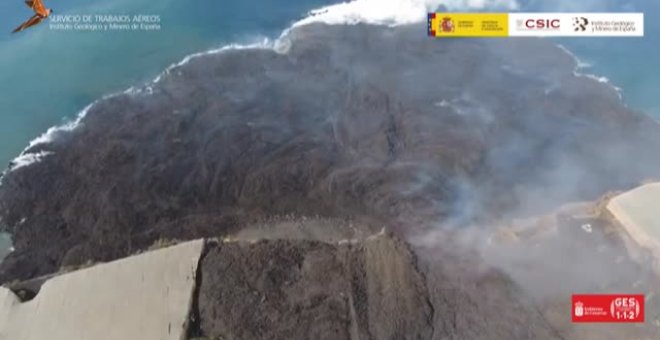 La lava sigue aumentando las dimensiones del delta de La Palma