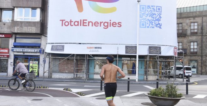 Total, la petrolera a la que le pagamos la luz, entre las 20 empresas más contaminantes del mundo