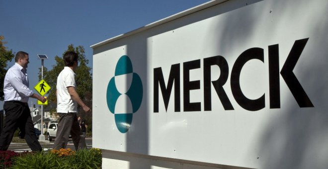 Merck presenta la primera pastilla que reduce a la mitad las muertes por covid