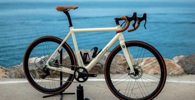 Esta bicicleta eléctrica de 9 kg presume de ser la más ligera del mundo y quizás la más cara