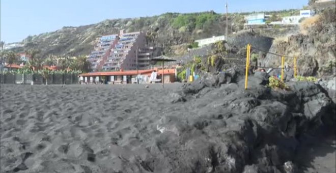 El sector turístico recuerda que el 80 por ciento de la isla no está afectada por el volcán
