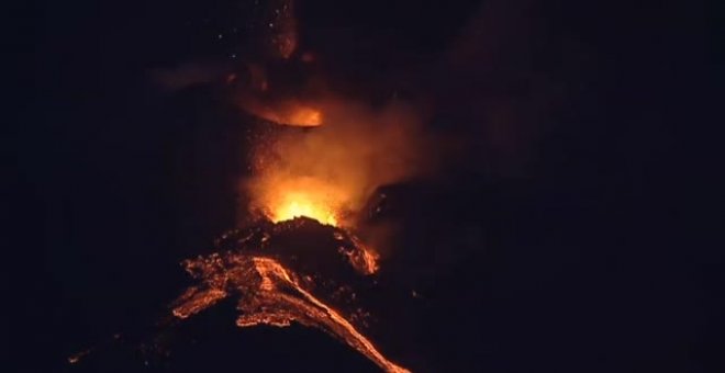 El volcan de la Palma sigue en fase de explosividad y gran expulsión de lava