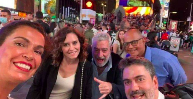 La foto de Ayuso y su cohorte neoyorquina que ha provocado comentarios