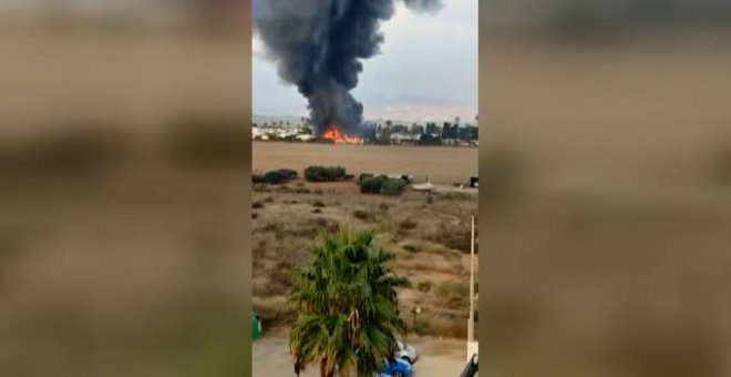 Espectacular incendio en un camping de La Manga del Mar Menor