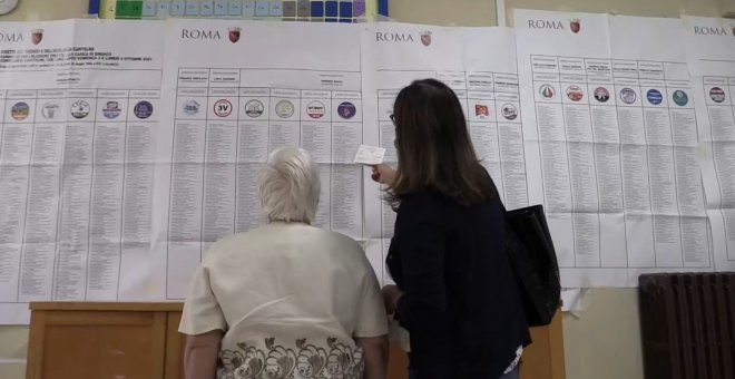 Italia vota hoy y mañana para elegir alcaldes en Milán, Roma, Nápoles y Turín