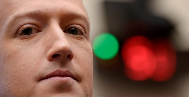 Zuckerberg se defiende ante las críticas a Facebook: "No anteponemos los beneficios económicos a la seguridad"