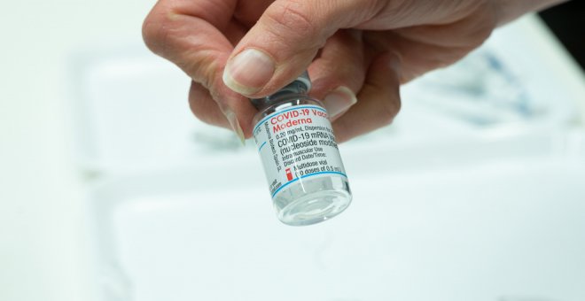 Suspenden la vacuna de Moderna para menores de 30 años en los países nórdicos