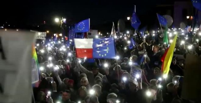 Multitudinaria manifestación en Polonia a favor de la permanencia en la Unión Europea