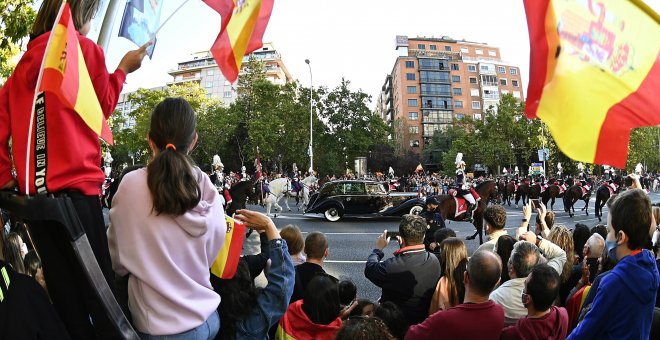 Los insultos a Pedro Sánchez y su frialdad con Ayuso marcan la celebración del 12 de Octubre