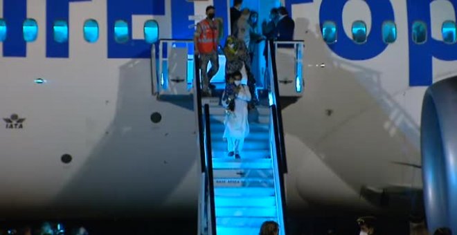 Llegan a España 160 afganos procedentes de Pakistán