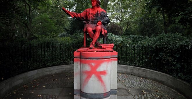 La estatua de Cristóbal Colón en Londres, vandalizada por activistas de Extinction Rebellion