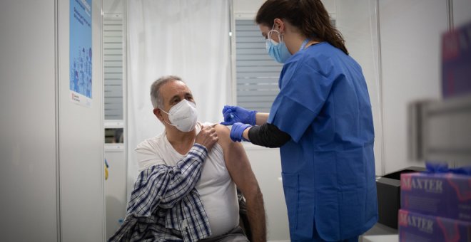 Cantabria pondrá a la vez la vacuna de la gripe y la tercera dosis del Covid