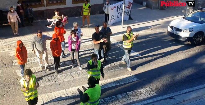 Seira, un municipio de la "España vaciada", imita a los "chalecos amarillos" protestando en la calle para no ser confinados nuevamente
